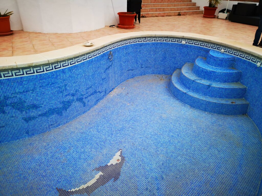 Repairing leaking swimming pool, Mijas